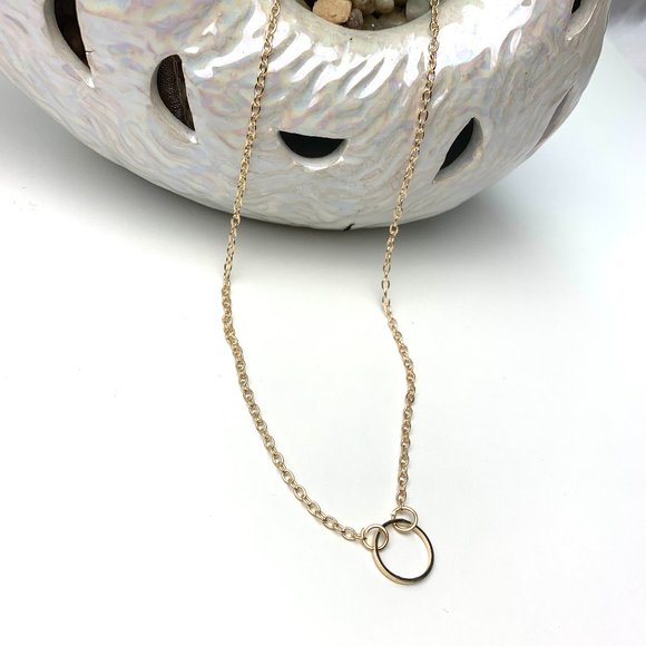 HAZEL MINIMALIST GOLD CIRCLE PENDANT NECKLACE - Picture 2 of 4